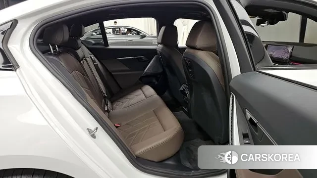 BMW 5 Series (G60) 2024 Белый из Кореи, фото 3