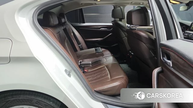 BMW 5 Series (G30) 2018 Белый из Кореи, фото 3