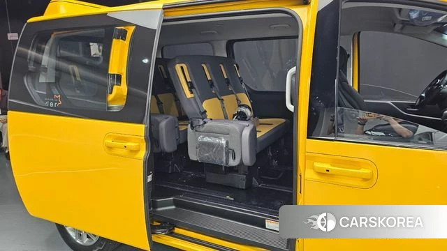 Hyundai Staria 2024 Желтый из Кореи, фото 3