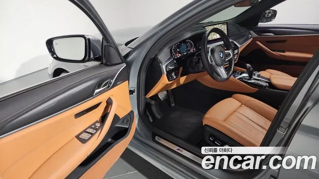 BMW 5 Series (G30) 2023 Серебристо-серый из Кореи, фото 3