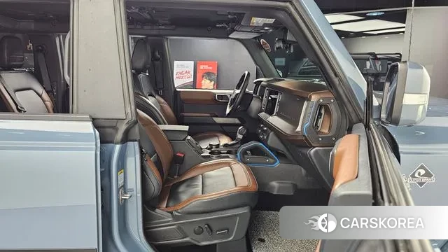 Ford Bronco 6th Generation 2023 Небесно-голубой из Кореи, фото 3