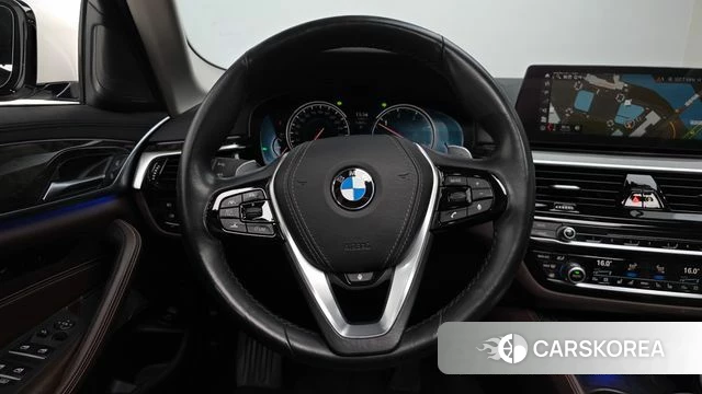 BMW 5 Series (G30) 2018 Белый из Кореи, фото 3