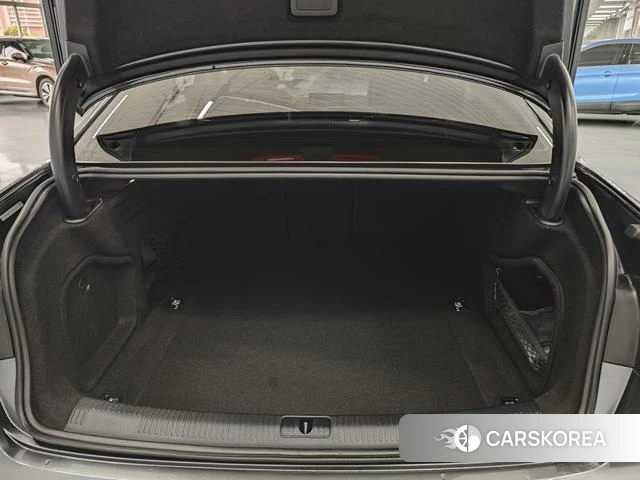 Audi A4L 2021 Темно-серый из Китая, фото 3