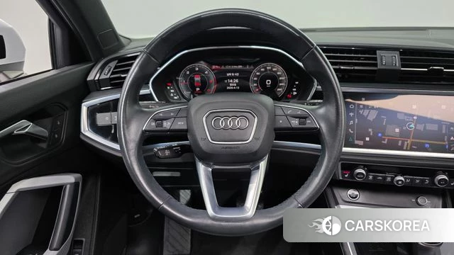 Audi Q3 (F3) 2023 Белый из Кореи, фото 3