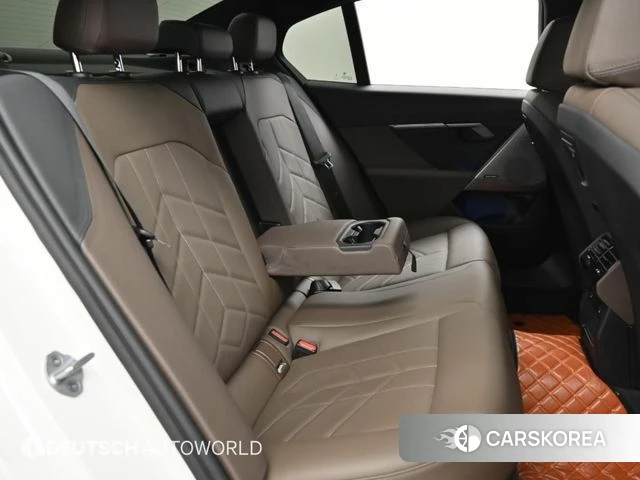 BMW 5 Series (G60) 2025 Белый из Кореи, фото 3