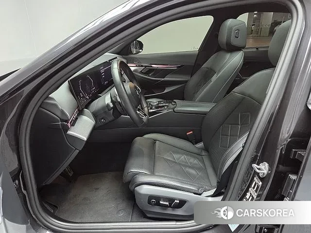 BMW 5 Series (G60) 2023 Серый из Кореи, фото 3