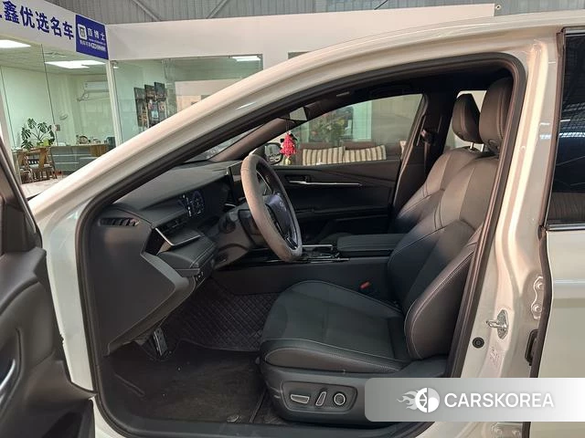Toyota Camry 2025 Белый из Китая, фото 3