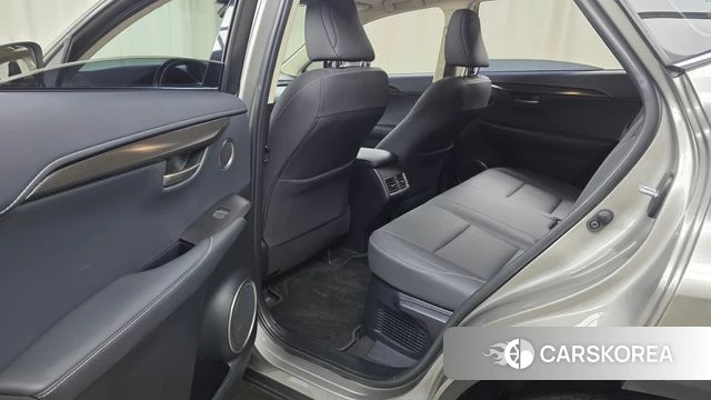 Lexus NX300h 2021 Серебряный из Кореи, фото 3