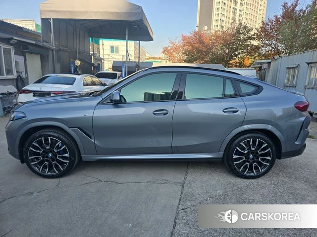 BMW X6 (G06) 2025 Серебристо-серый из Кореи, фото 3