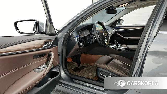 BMW 5 Series (G30) 2023 Серый из Кореи, фото 3