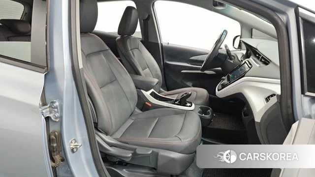 Chevrolet (GM Daewoo) Bolt EV 2018 Светло-серебряный цвет из Кореи, фото 3
