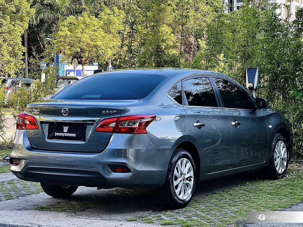 Nissan Xuan Yi 2024 Темно-серый из Китая, фото 3
