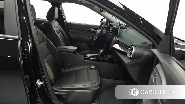 Chevrolet (GM Daewoo) Trax Crossover 2024 Черный из Кореи, фото 3