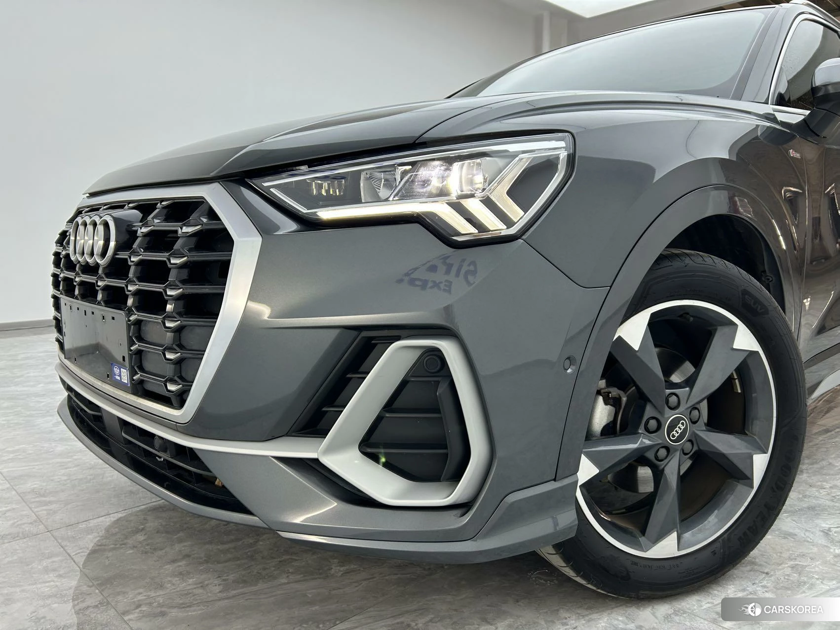 Audi Q3 2021 Темно-серый из Китая, фото 3