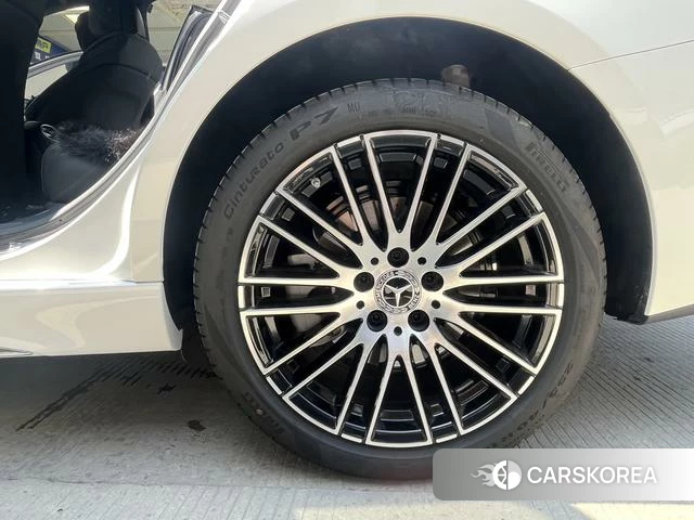 Mercedes-Benz Class C 2025 Белый из Китая, фото 3