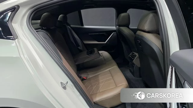 BMW 5 Series (G60) 2026 Белый из Кореи, фото 3