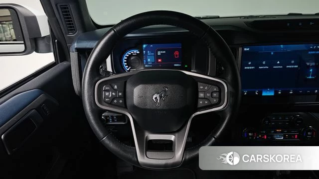 Ford Bronco 6th Generation 2023 Цвет галактики из Кореи, фото 3