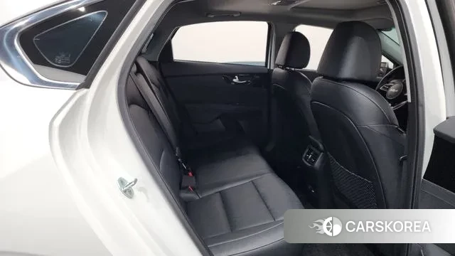 Kia The New K3 2nd generation 2022 Белый из Кореи, фото 3