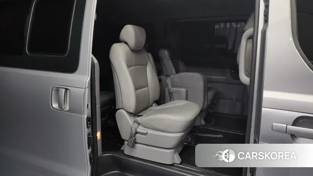 Hyundai The New Grand Starex 2018 Серебристо-серый из Кореи, фото 3