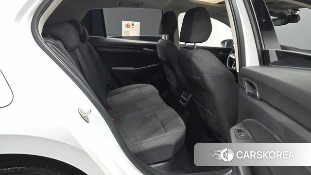 Volkswagen Golf 8th Generation 2022 Белый из Кореи, фото 3