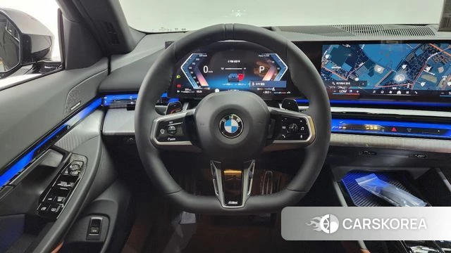 BMW 5 Series (G60) 2025 Черный из Кореи, фото 3