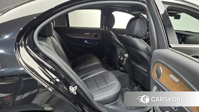 Mercedes-Benz E-Class W213 2021 Черный из Кореи, фото 3