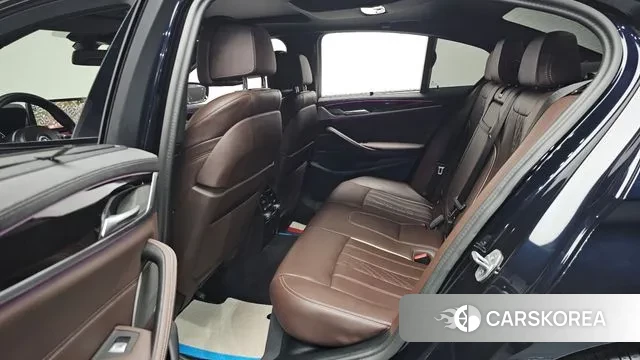 BMW 5 Series (G30) 2023 Черный из Кореи, фото 3