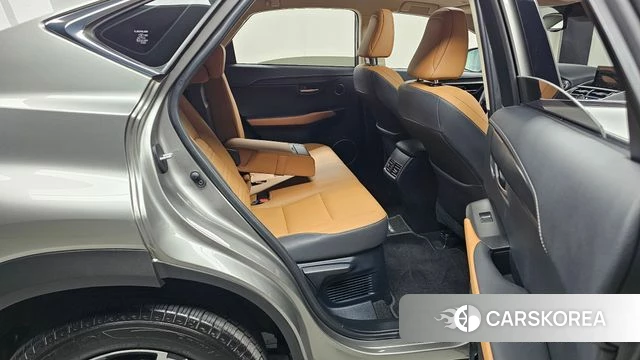 Lexus NX300h 2018 Серебристо-серый из Кореи, фото 3