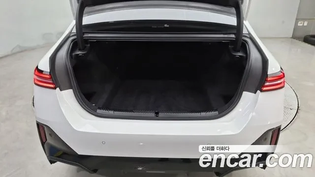 BMW 5 Series (G60) 2023 Белый из Кореи, фото 3