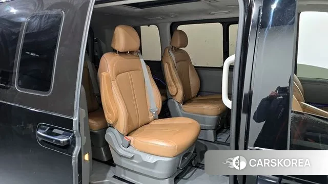 Hyundai Staria 2023 Черный из Кореи, фото 3