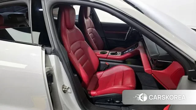 Porsche Taycan 2022 Жемчужный цвет из Кореи, фото 3