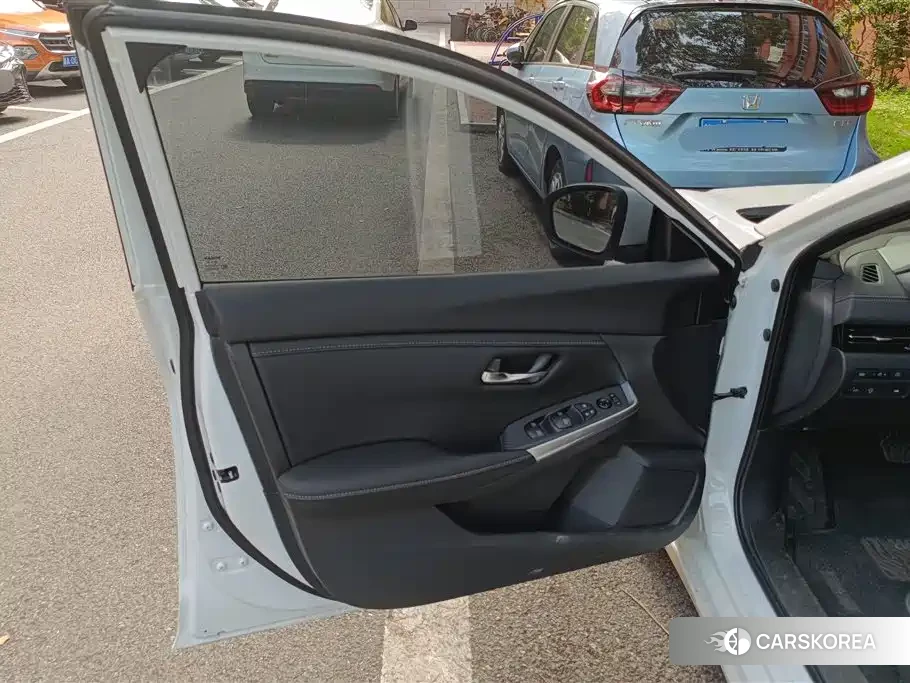 Nissan Sylphy 2026 Белый из Китая, фото 3