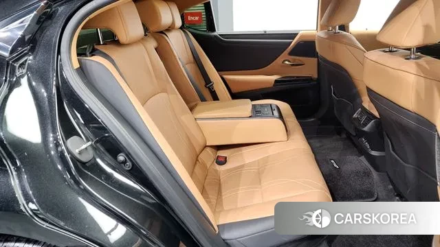 Lexus ES300h 7th generation 2023 Черный из Кореи, фото 3