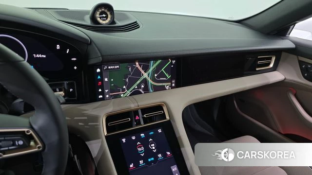 Porsche Taycan 2025 Белый из Кореи, фото 3