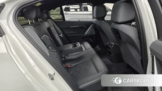 BMW 5 Series (G60) 2024 Белый из Кореи, фото 3