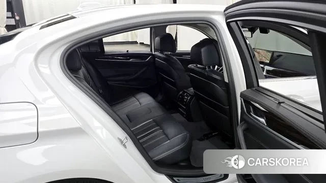 BMW 5 Series (G30) 2023 Белый из Кореи, фото 3