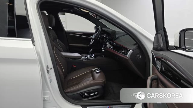 BMW 5 Series (G30) 2022 Белый из Кореи, фото 3