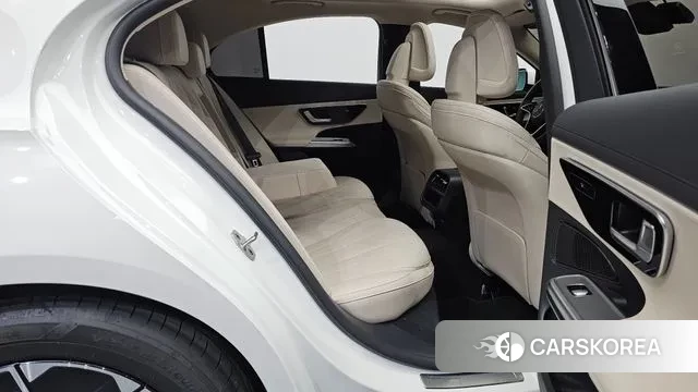 Mercedes-Benz E-Class W214 2025 Белый из Кореи, фото 3