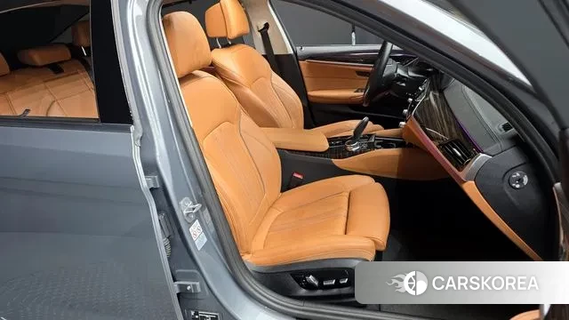 BMW 5 Series (G30) 2022 Серебряный из Кореи, фото 3