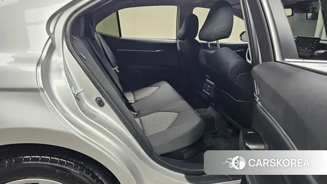 Toyota Camry (XV70) 2022 Серебряный из Кореи, фото 3