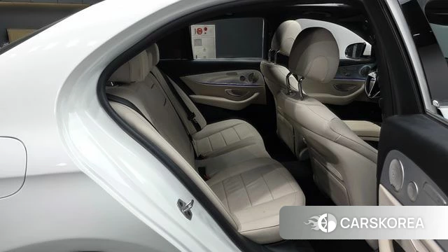 Mercedes-Benz E-Class W213 2021 Белый из Кореи, фото 3