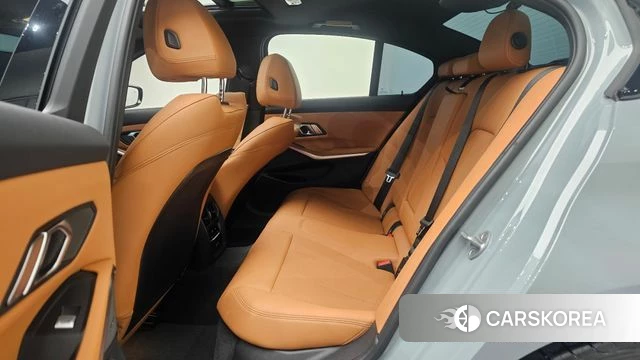 BMW 3 Series (G20) 2024 Светло-серебряный цвет из Кореи, фото 3