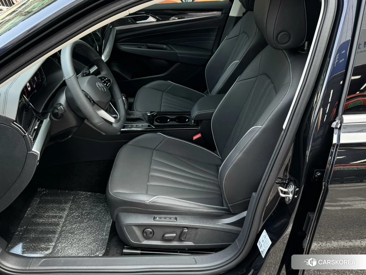 Volkswagen Passat 2023 Черный из Китая, фото 3