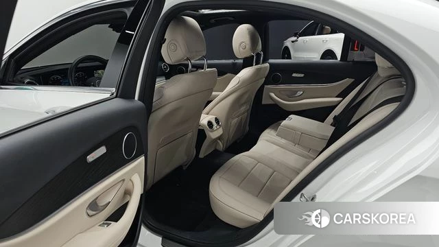 Mercedes-Benz E-Class W213 2023 Белый из Кореи, фото 3