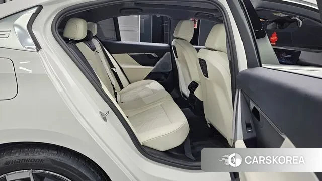 BMW 5 Series (G60) 2025 Белый из Кореи, фото 3