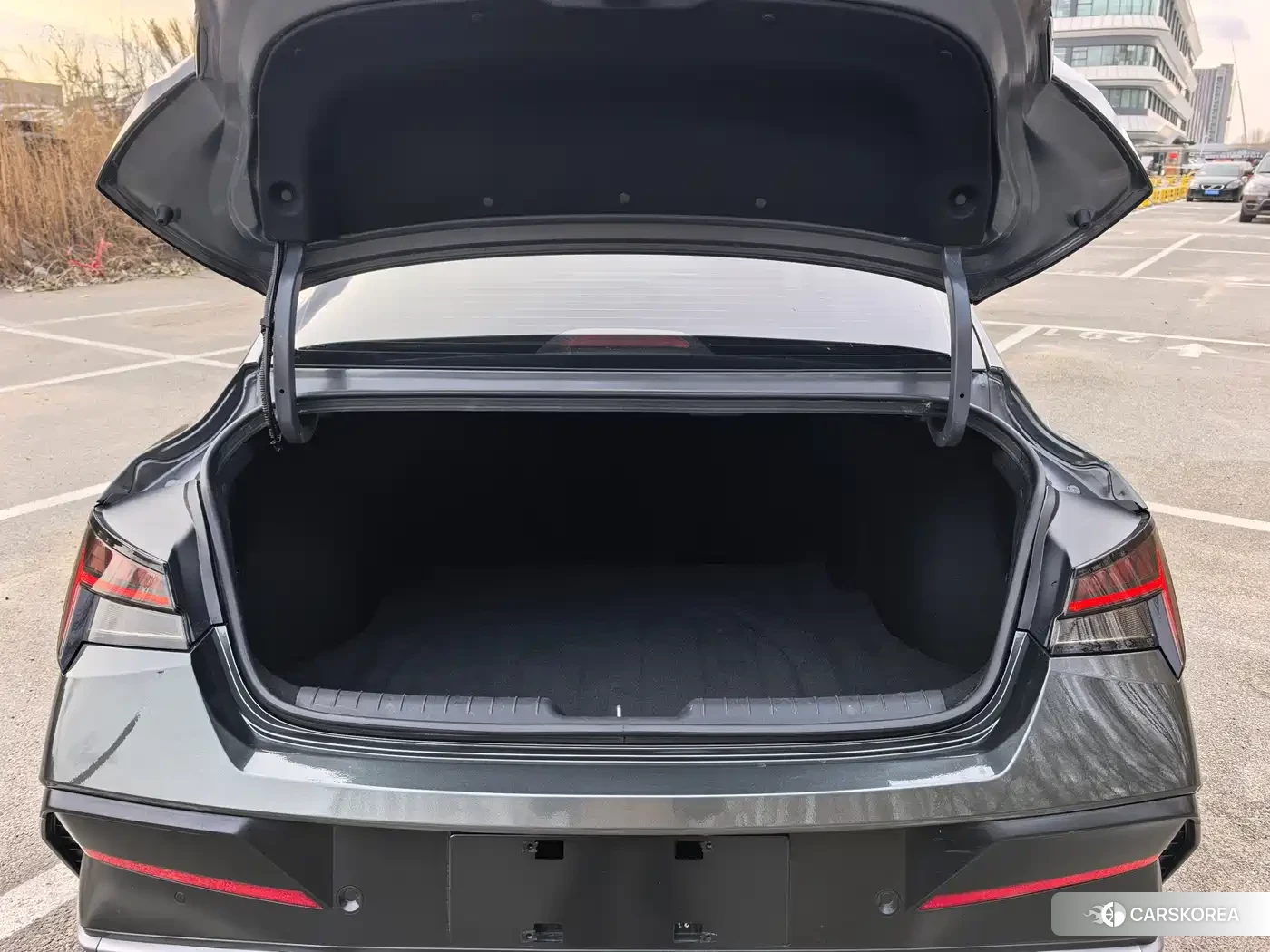 Hyundai Elantra 2023 Silver/gray из Китая, фото 3