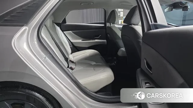 Hyundai Avante Hybrid (CN7) 2022 Серебристо-серый из Кореи, фото 3