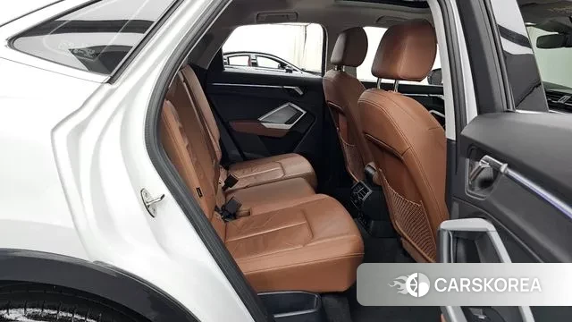 Audi Q3 (F3) 2022 Белый из Кореи, фото 3