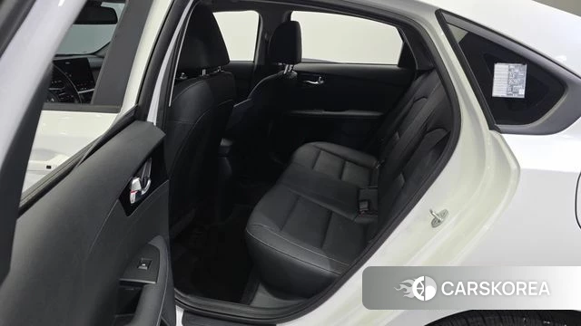 Kia The New K3 2nd generation 2023 Белый из Кореи, фото 3