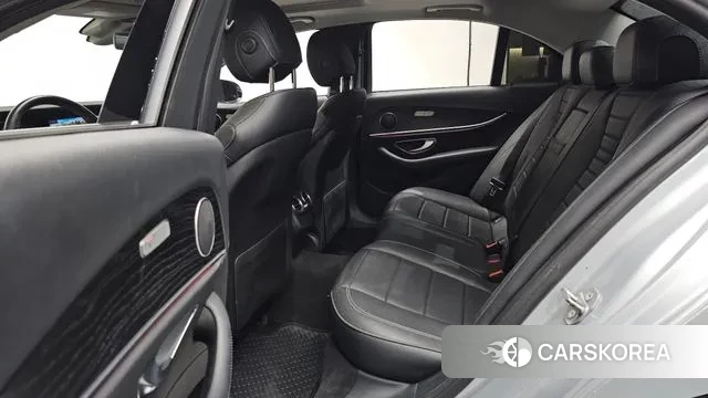 Mercedes-Benz E-Class W213 2018 Серебристо-серый из Кореи, фото 3